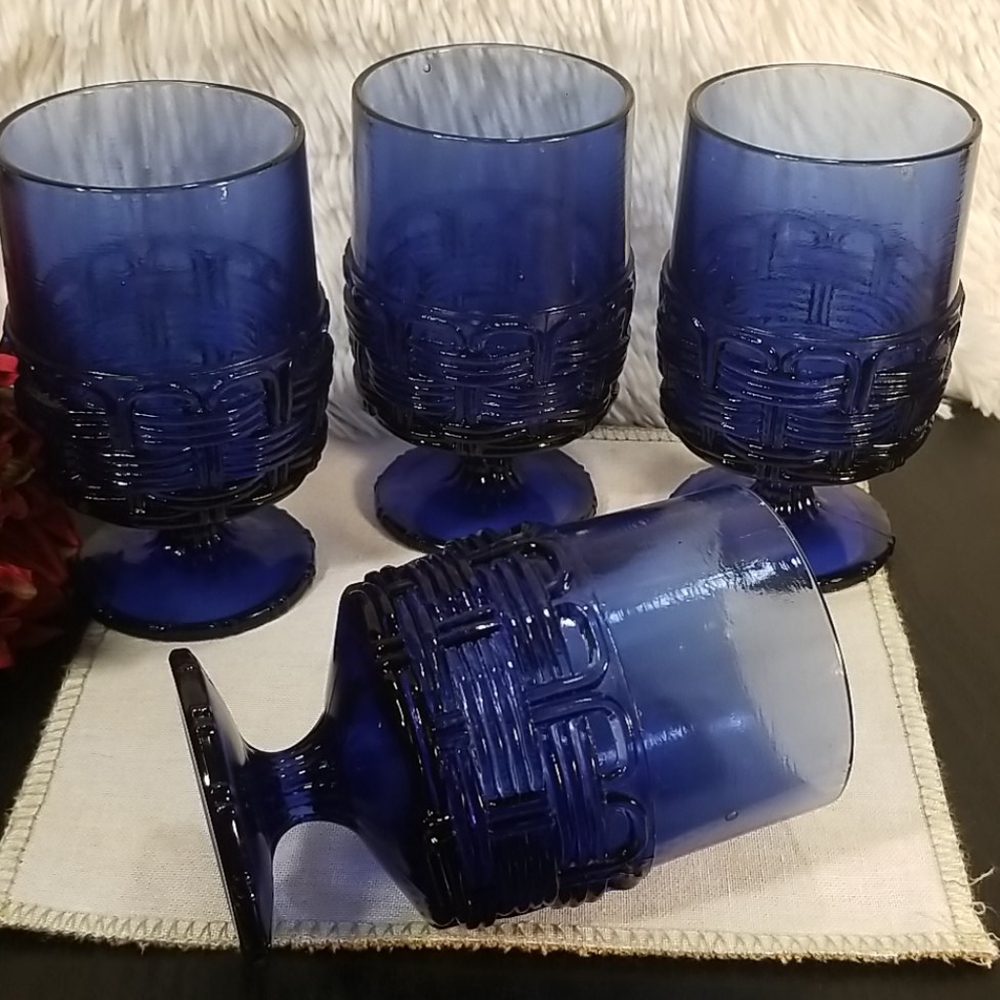 Vintage L.E. Smith Basketweave Blue Glass Goblets